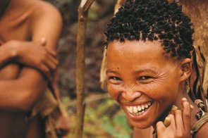 Lachende Himba Frau in Namibia 