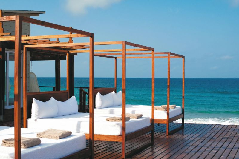 Sonnenliegen am White Pearl Resort